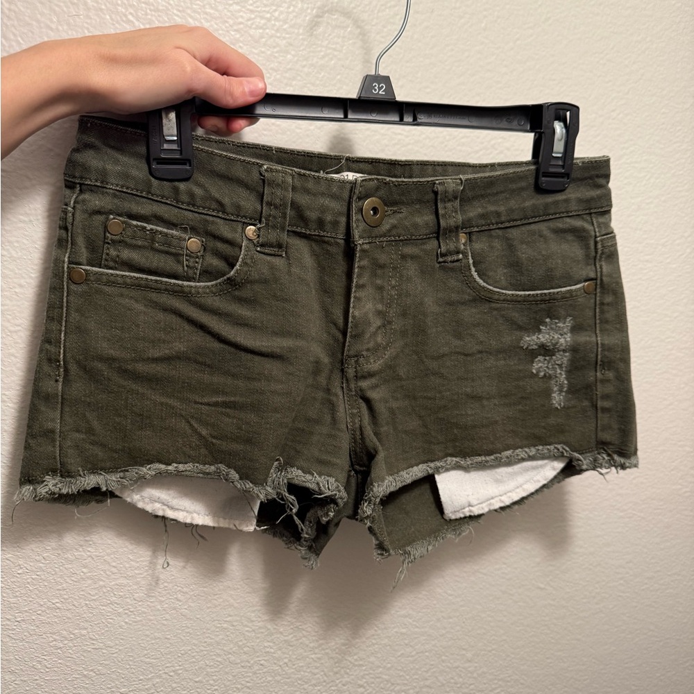 Forever 21
Size 28/ army green
